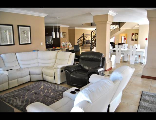 5 BEDROOM HOUSE FOR SALE IN MIDSTREAM ESTATE